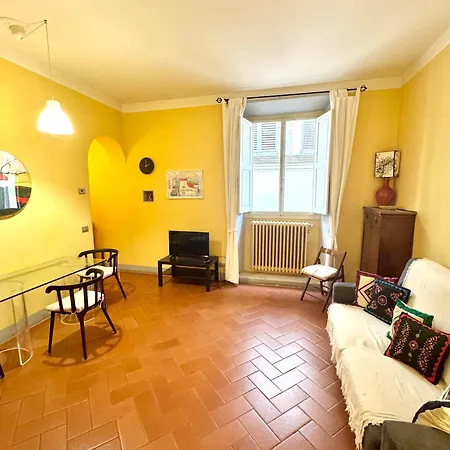 A Flat In Santa Croce Διαμέρισμα *